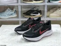 在飛比找Yahoo!奇摩拍賣優惠-NIKE Zoom Winflo 8 黑紅 輕便減震舒適 跑