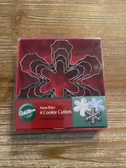 Wilton 4 Snowflake Cookie Cutters NIP