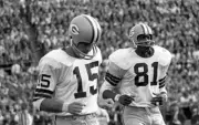 Bart Starr And Tight End Marv Fleming Of The Green Bay 1968 Nfl OLD PHOTO