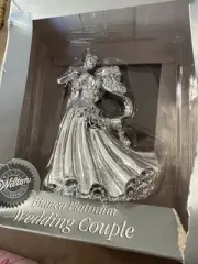 Hard To Find Wilton Bianca Platinum Wedding Couple Cake Topper 2002 New In Box