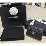 CHANEL 經典金色雙C LOGO菱格粒紋 三折短夾（黑色）