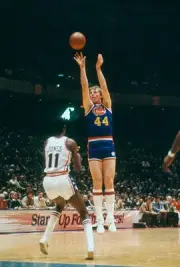 Dan Issel Denver Nuggets shoots over Caldwell Jones Philadelphia 7- Old Photo 3