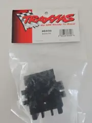 Traxxas 6930 Front Bulkhead: NHRA Funny Car