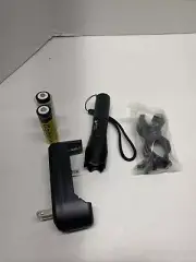 Ultrafire zoomable 15000 lm flash light