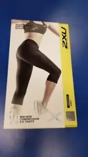 2XU Women's Compression Tights 3/4 Length Size X-Small Black DY654-01-XS