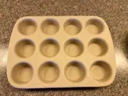 Pampered Chef Stoneware Muffin Pan 12 Count