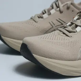 【滿額現折300】ASICS 慢跑鞋 GEL-NIMBUS 26 大地色 彈力 頂級跑鞋 男 1011B794021