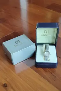 在飛比找Yahoo!奇摩拍賣優惠-【Valentino Rudy】范倫鐵諾 復古石英錶 女錶