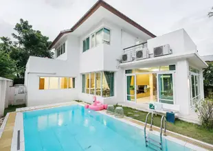 挽臘茫的4臥室 - 220平方公尺/5間專用衛浴AnBBeach front Pool villa Pattaya with 4BR&5 Bath