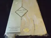 NEW BENSON MILLS 70" RD DAMASK TABLECLOTH LIGHT TAN GRAPEVINE PATTERN NIP