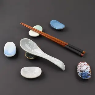 日式陶瓷筷子架托創意放筷子的架子托酒店餐廳家用勺筷托筷枕餐具