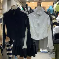 在飛比找樂天市場購物網優惠-韓國秋季百搭撞色條紋立領拉鍊修身短外套上衣女潮