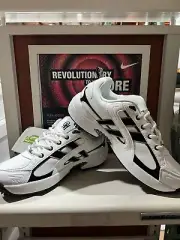 Womens Athletic Golf shoe - ultra comfort and arch support - Oregon Mudders