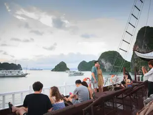 下龍灣豪華皇家郵輪Luxury Imperial Cruise Halong