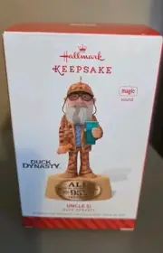 2014 Hallmark DUCK DYNASTY UNCLE SI Magic Ornament With Original Box