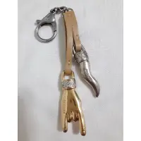 在飛比找蝦皮購物優惠-義大利品牌  MOSCHINO  真皮／鑲鑽金屬吊飾  鑰匙