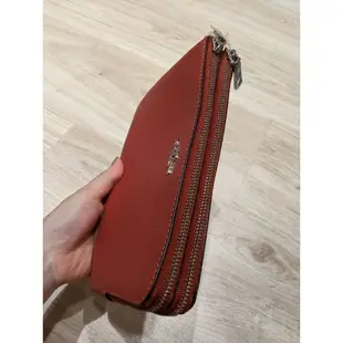 Coach corner zip wristlet 手拿包 （全新）