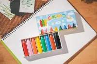在飛比找博客來優惠-【蜂巢蠟筆】日本製兒童無毒8色蠟筆 紙盒款(無刻字版)