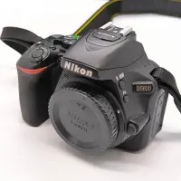 在飛比找Yahoo!奇摩拍賣優惠-極新 Nikon D5600 低快門數 單機身 單眼 相機（