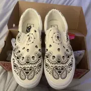 Size 6.5 - VANS Classic Slip-On Bandana Wht/Blk NWT