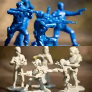 LOD Enterprises Plastic Figure Set LOD017 Outer Space Heroes and Aliens