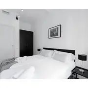 Spacious Apartment, In The Eixample District, Well Connected