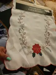 Christmas Table Runner White 14 x 36 Inch Poinsettia New
