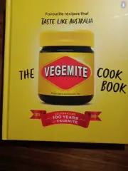 The Vegemite Cook Book Favourite Recipes That Taste Like Australia 2022 HB