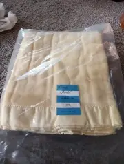 Beacon Blanket NABOB 66x84 Acetate Satin Binding. Rayon Cotton & Nylon. Yellow