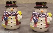 Salt & Pepper Ceramic Shaker Set Christmas Matched Snowmen NEW