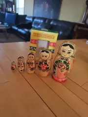 Hand-painted Russian Nesting Doll Set - 5 Pieces - Wood Collectible Souvenir