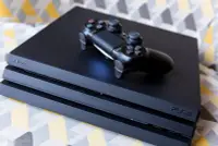 在飛比找Yahoo!奇摩拍賣優惠-二手商品 PS4 PRO主機 Pro 台灣公司貨 1TB 容