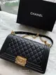 流當拍賣真品Chanel boy 25cm A67086 黑色 光面牛皮 復古 金扣 99新 現貨