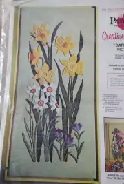Vintage Paragon Crewel Embroidery Kit Daffodils Easter Lily Flowers Needlepoint