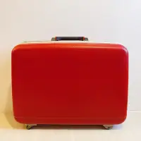 在飛比找蝦皮購物優惠-復古行李箱 紅色 二手 擺攤 野餐 店面佈置