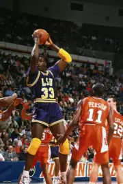 Shaquille O'Neal shooting vs Auburn at BeardEavesMemorial Coliseum- Old Photo