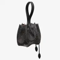 在飛比找momo購物網優惠-【ALAIA】時尚流行簍空雕花黑色束口提袋(黑)