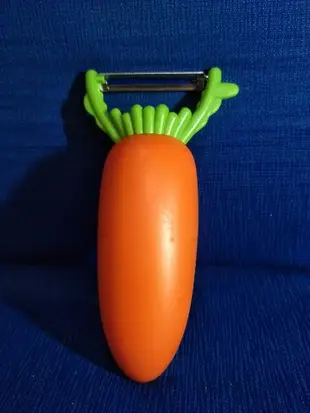 美食達人品牌 胡蘿蔔造型多功能削皮器  全新品  超低特賣$63元/個