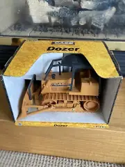 Case Dozer Bulldozer w/ Blade By Ertl 1/16 Scale NIB