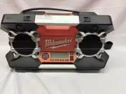 J06- MILWAUKEE TOOL BLUETOOTH SPEAKER MODEL 2790-20 (J06011191)