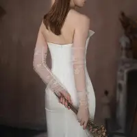 在飛比找Yahoo!奇摩拍賣優惠-WG100超仙蕾絲花朵珍珠套袖 白色長款婚禮拍照無指新娘結婚