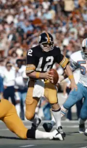 Quarterback Terry Bradshaw Pittsburgh Steelers runs with the footb- Old Photo
