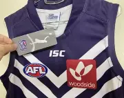 NEW ~ FREMANTLE DOCKERS Guernsey RACHEL No.30 Jersey AFL Football On Field Sz M