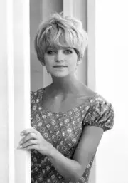 Goldie Hawn In A Candid Fashion Shoot Image Dated July 18 1967 1967 Old Photo