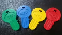 在飛比找Yahoo!奇摩拍賣優惠-ALEX鑰匙蠟筆組