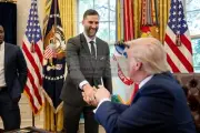 PRESIDENT DONALD TRUMP SHAKING AARON RODGERS HAND WHITE HOUSE 4X6 PHOTO