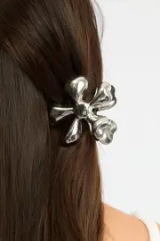 Silver Flower Claw Clip - Size ONE, Women's Hair Accessory