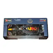 Max Verstappen Bburago 1:24 Signature Series F1 2022 Red Bull RB18 Model Car