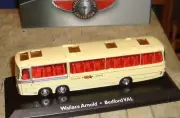 BEDFORD VAL COACH - WALLACE ARNOLD - 1:76 - OO scale - DIE-CAST - ATLAS EDITIONS