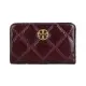 【TORY BURCH】Willa金色圓牌LOGO菱格紋皮革對折中夾(深果醬紅)